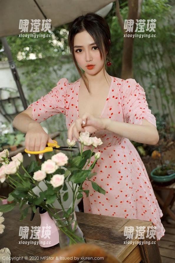 MFStar模范学院 - 啧，顾乔楠真会挑颜色，纯白照片里那个“纯”真厉害。