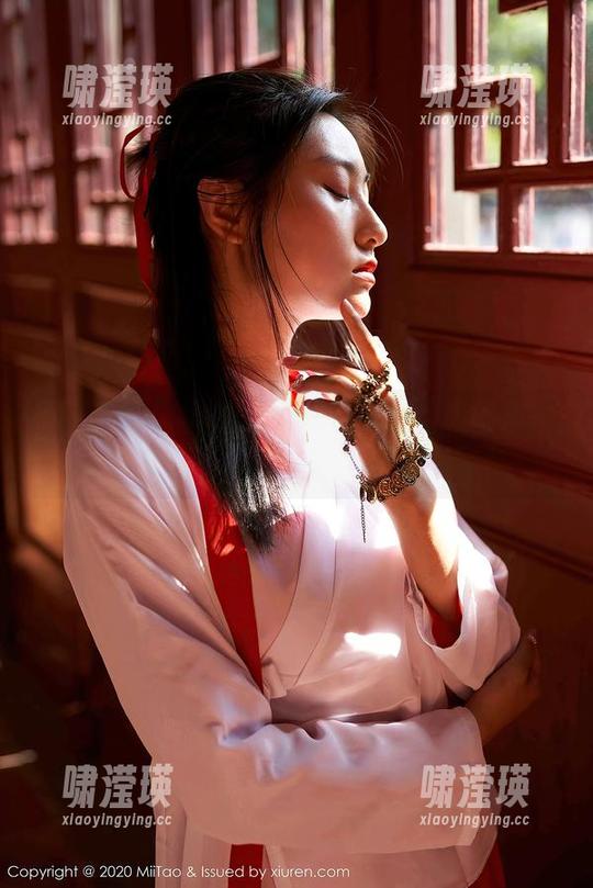 MiiTao蜜桃社 - 唐佳怡美腿盆栽图集——腿美得就差为植物王国效力了！