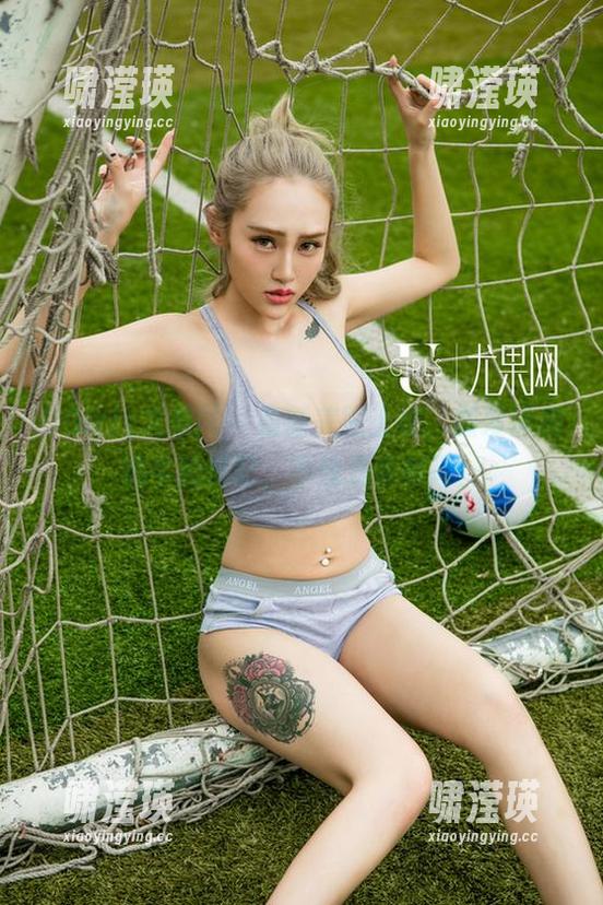UGirls尤果网 - 最新美图上线，颜爱泽和奶牛的搭配，不愧是乡村风！