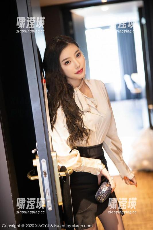 XIAOYU语画界 - 图片里的梦心玥，那个职业装的造型，我就想：“这衣服在我身上也许会发光！”