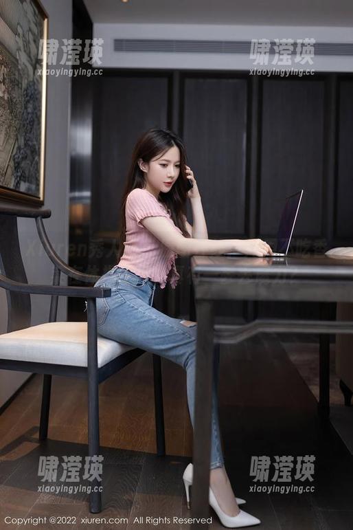 Xiuren秀人网 - 原图在线：周周不吃香菜在体操服里，真有一丢丢魔力？