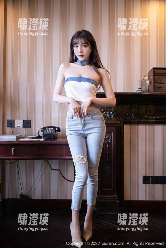 Xiuren秀人网 - 小逗逗在云端的高清图册，空姐制服下，隐藏着怎样的“小心思”？