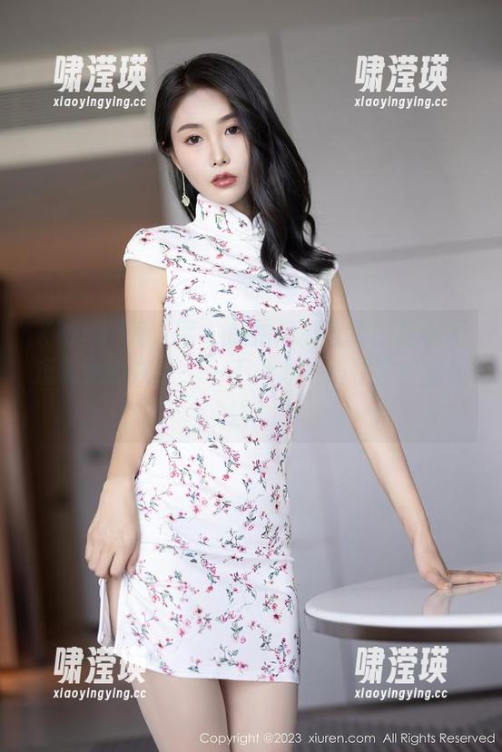 Xiuren秀人网 - 私拍闪亮登场！是小逗逗和她的灰丝，一不小心就挡住了黄金视线。