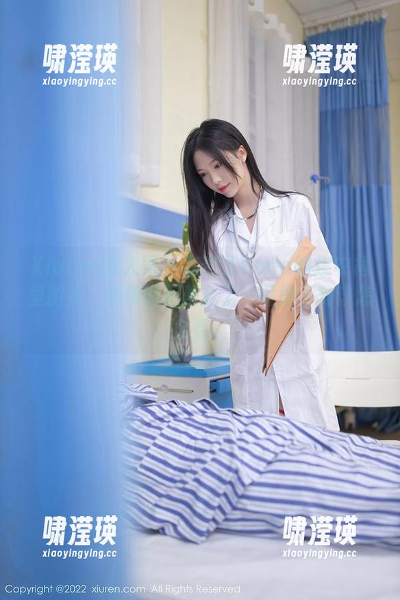 Xiuren秀人网 - 在杏子Yada的连衣裙里游走，仿佛时间静止了，看得不知该怎么看。