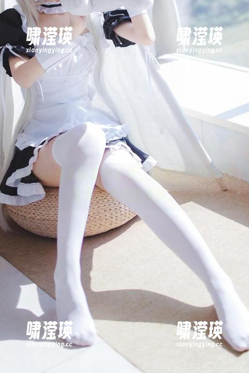 coser衣衣的夏日秘笈，私房图包不经意间流露出几分微妙。