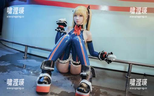 看了izumi泉桃子的“苦修女”原图，脑子里只在循环一个问题：这位小姐姐思考了啥？
