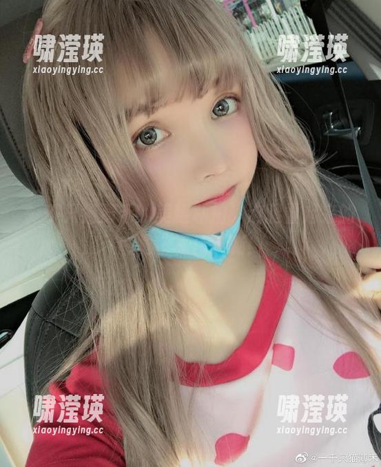 一千只猫薄禾的美腿私拍，这腿叠起来的感觉，真让人嘶！