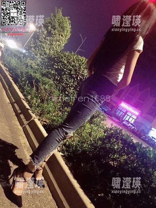 微密圈 - 不怕不识货，就怕看了丝月神的最新图集：红色孔雀翎与酒红高跟的交锋