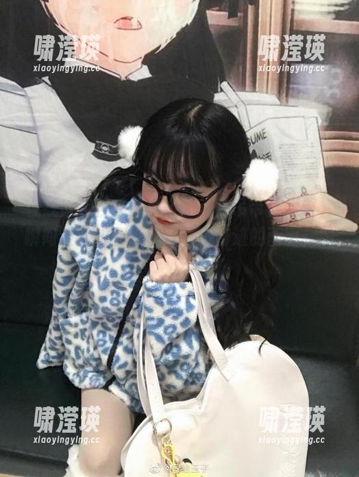 在线欣赏佳佳酱ovo的蓝色吊带体操服，瞬间让我想到运动厅打出奇迹的画面，哟！