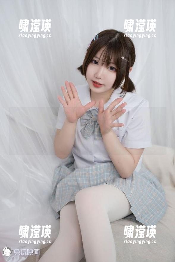 兔玩映画给你福利，紫色T恤和白丝的绝妙组合！听说只差了几条袜子，一切就完美了！