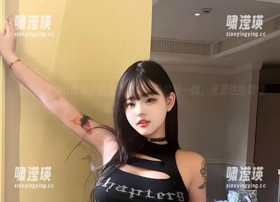 微密圈 - 小u优优子空姐作品集，慢慢翻一翻，光是这些表情就够我琢磨半天。