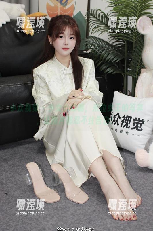 小众视觉 - 少女心爆棚，米拉女王的写真，让图片都忍不住告白！