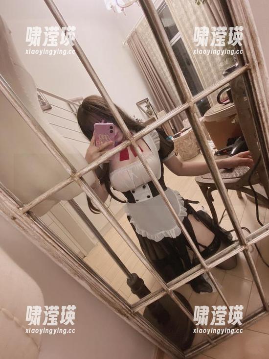 看，小泉学姐吖在高清图集中开启了姐姐模式！