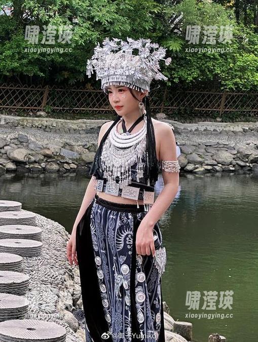原来御子Yumiko还是口罩控？图集里的变身让人忍俊不禁。