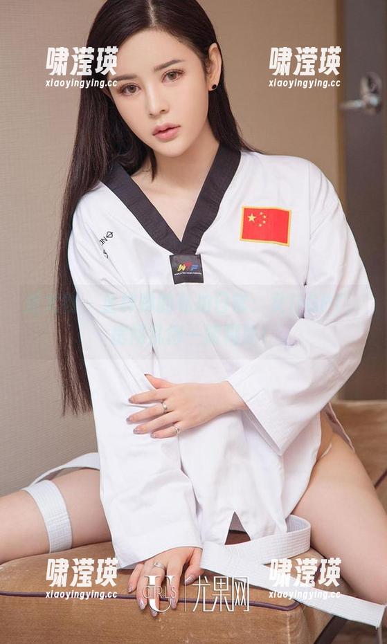 爱尤物 - 金梓琳的私拍日常：女仆GPT，房间乱得一踏糊涂！
