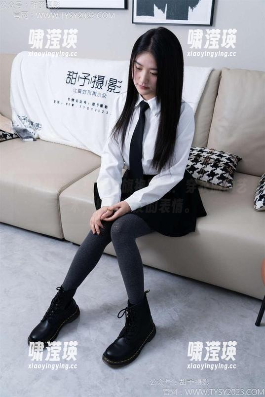 甜予摄影 - 璇璇的旗袍图集：穿衣服的艺术，搭配调皮的表情。