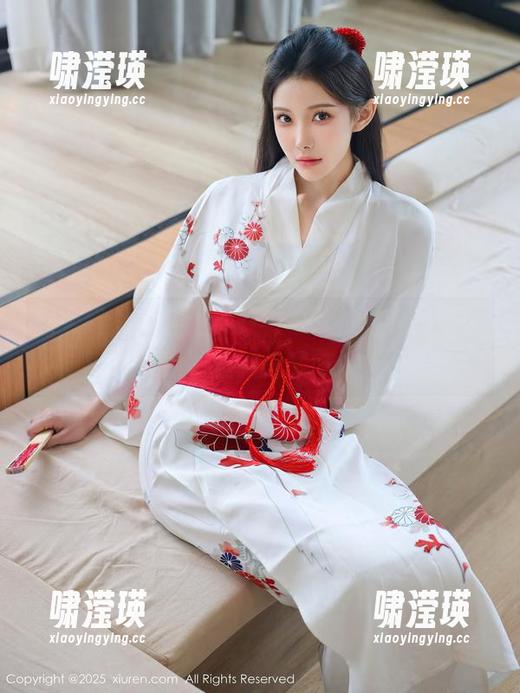 秀人网 - 小果冻儿在办公室的私房氛围，原图里满是暧昧。