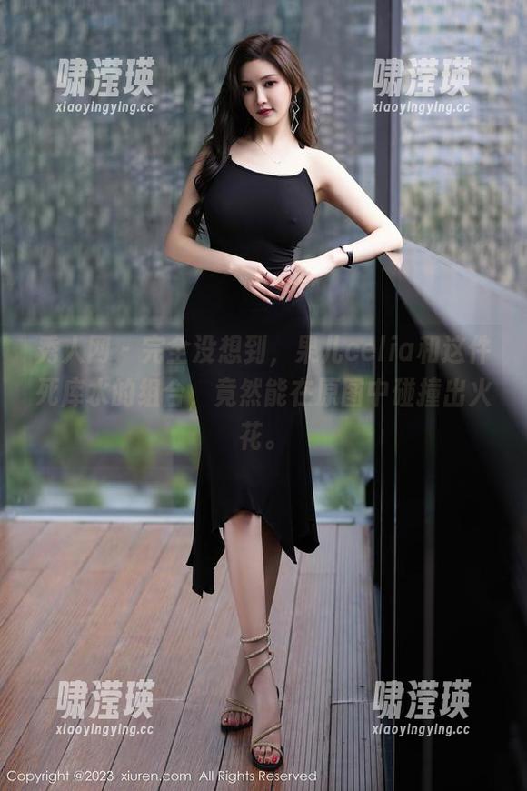 秀人网 - 完全没想到，果儿celia和这件死库水的组合，竟然能在原图中碰撞出火花。