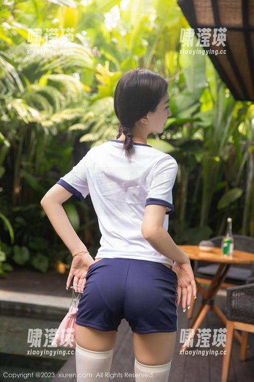 秀人网 - 不看后悔，黄歆苑双人全套图包一览无余