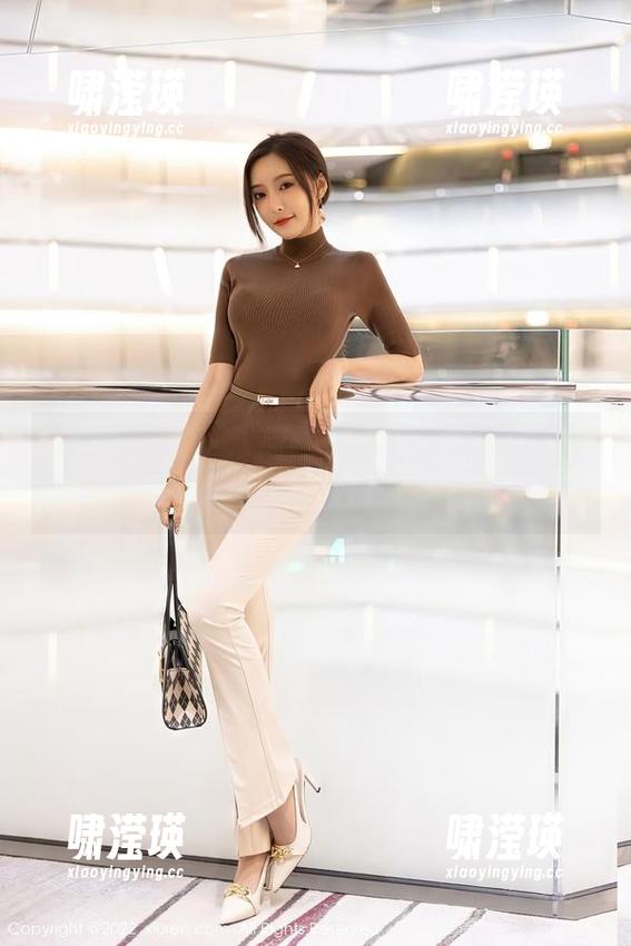 秀人网 - 同一双高跟鞋，不同的龙泽美曦：原图和更新随时在挑逗你的想象。