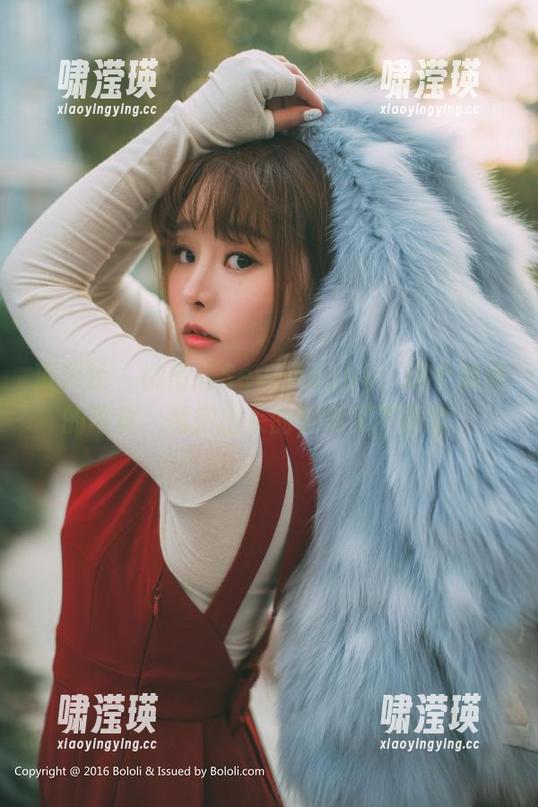 菠萝社 - 柳侑绮Sevenbaby：这个姐姐的写真，私拍出来的真实又不真实。
