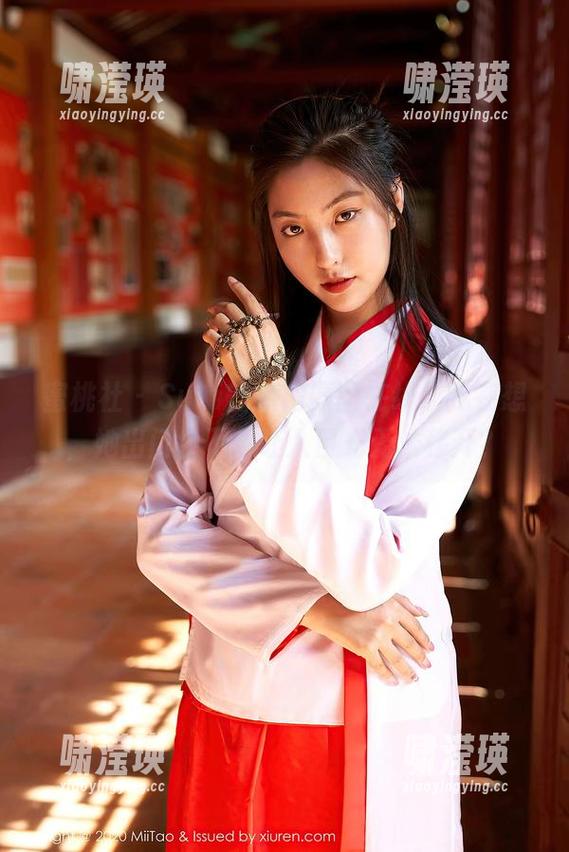 蜜桃社 - Suki的旗袍原图在线，我在想，她出门会不会让人目光无法移开？
