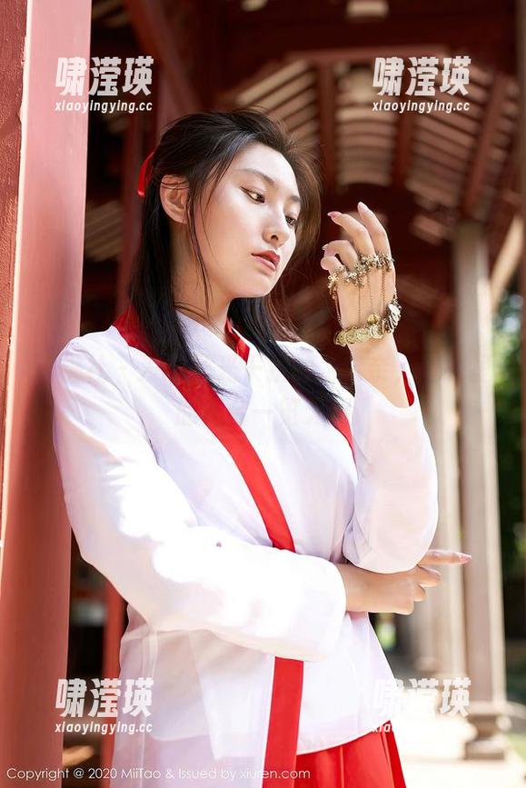 蜜桃社 - 没有圣光干扰的木奈奈，图包里的天台一览无遗