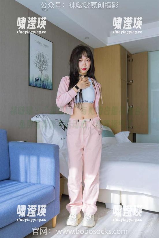 袜啵啵 - “甜甜圈”与她的白船袜组合，免费写真能不能动心，全靠运气了。