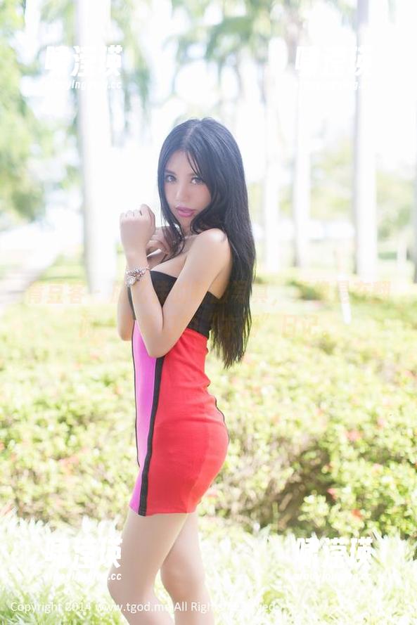 青豆客 - 施忆佳的制服写真，真像是在翻阅一部奇幻的“衣橱”日记。