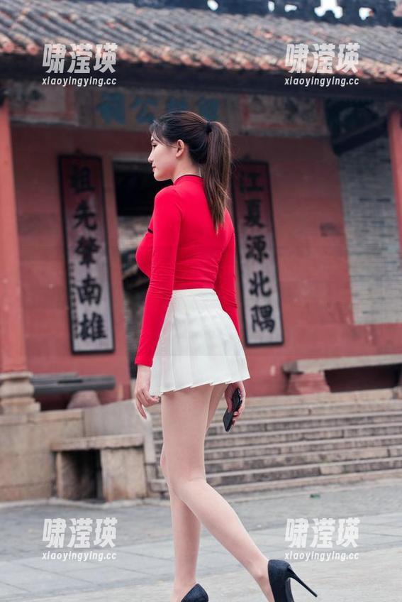 宝藏就在这里，“魔镜街拍”的红色包臀短裙少妇，免费原图畅享氛围，福利满满！