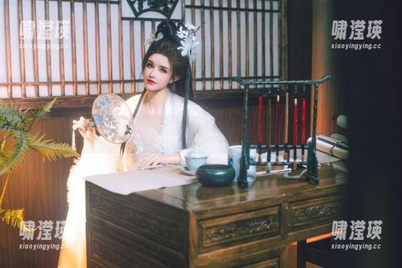 鹿八岁baby写真图册：秘书与幽默感的另类交融